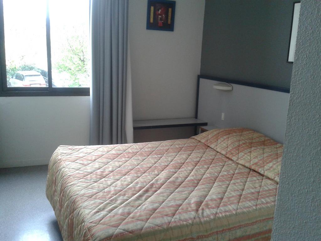 Hotel Entre 2 Mers Proche Bordeaux Carbon-Blanc Номер фото