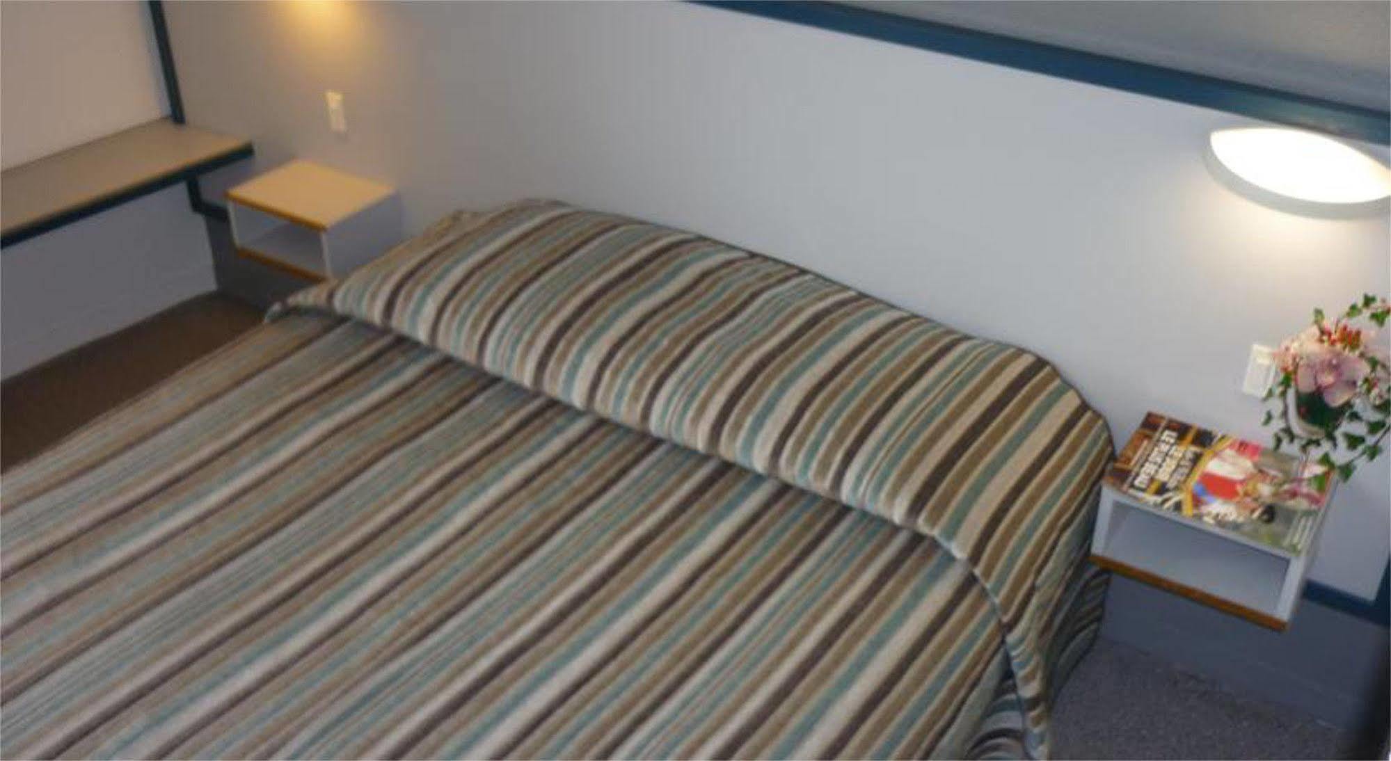 Hotel Entre 2 Mers Proche Bordeaux Carbon-Blanc Экстерьер фото