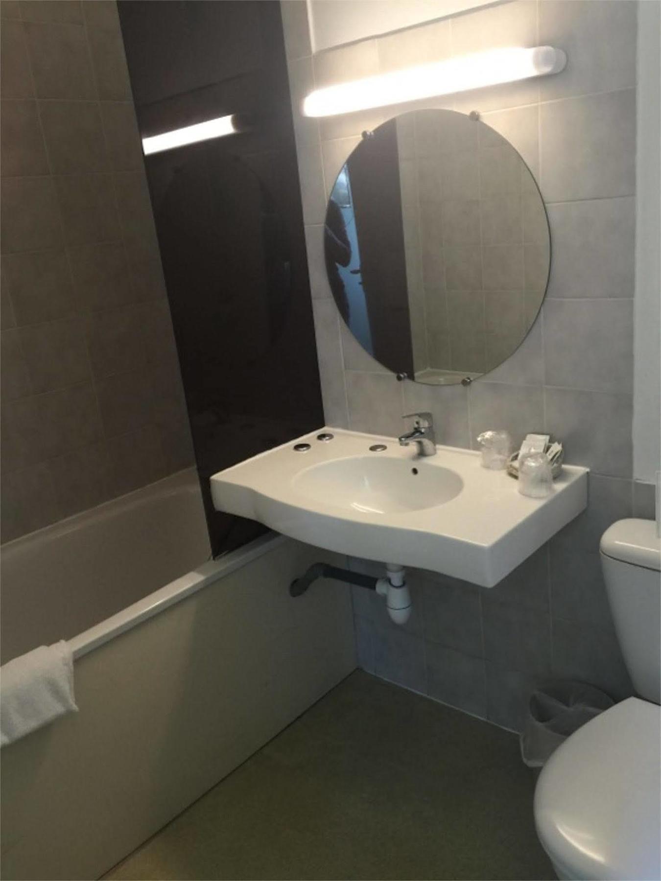 Hotel Entre 2 Mers Proche Bordeaux Carbon-Blanc Экстерьер фото